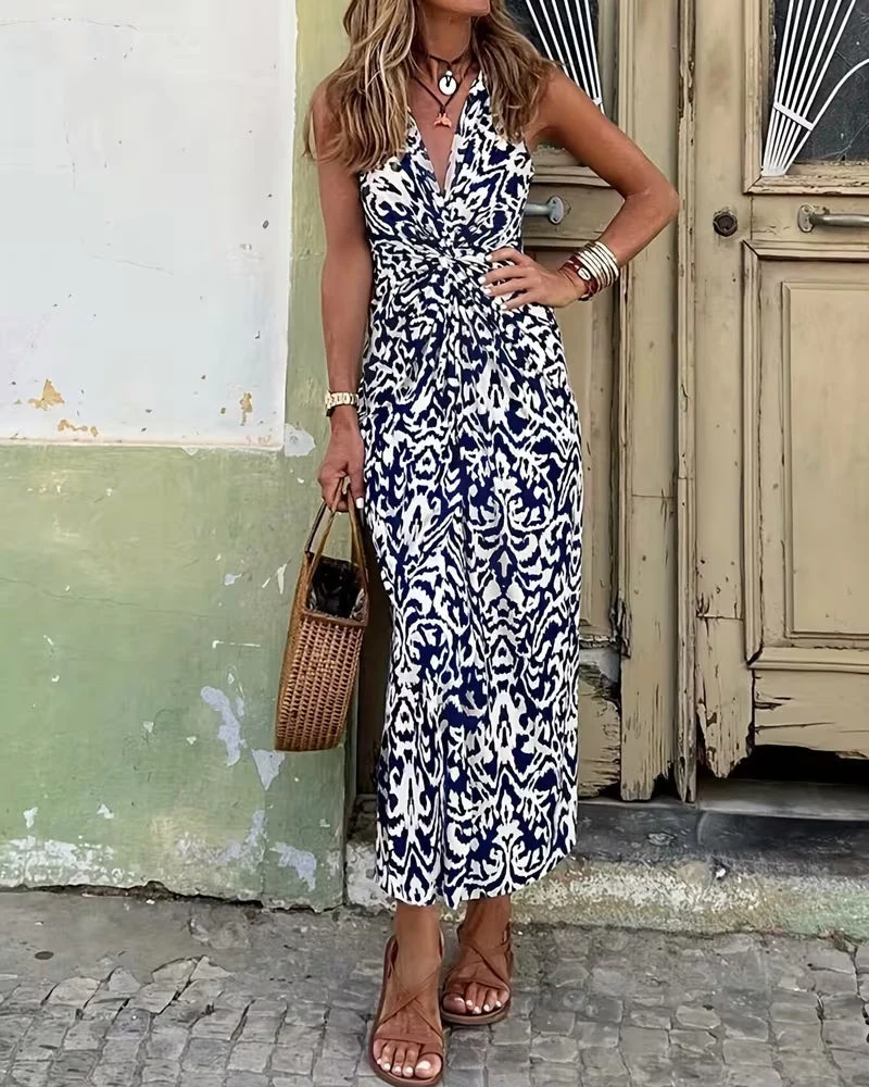 Printed maxi dress with thin straps. Light and feminine