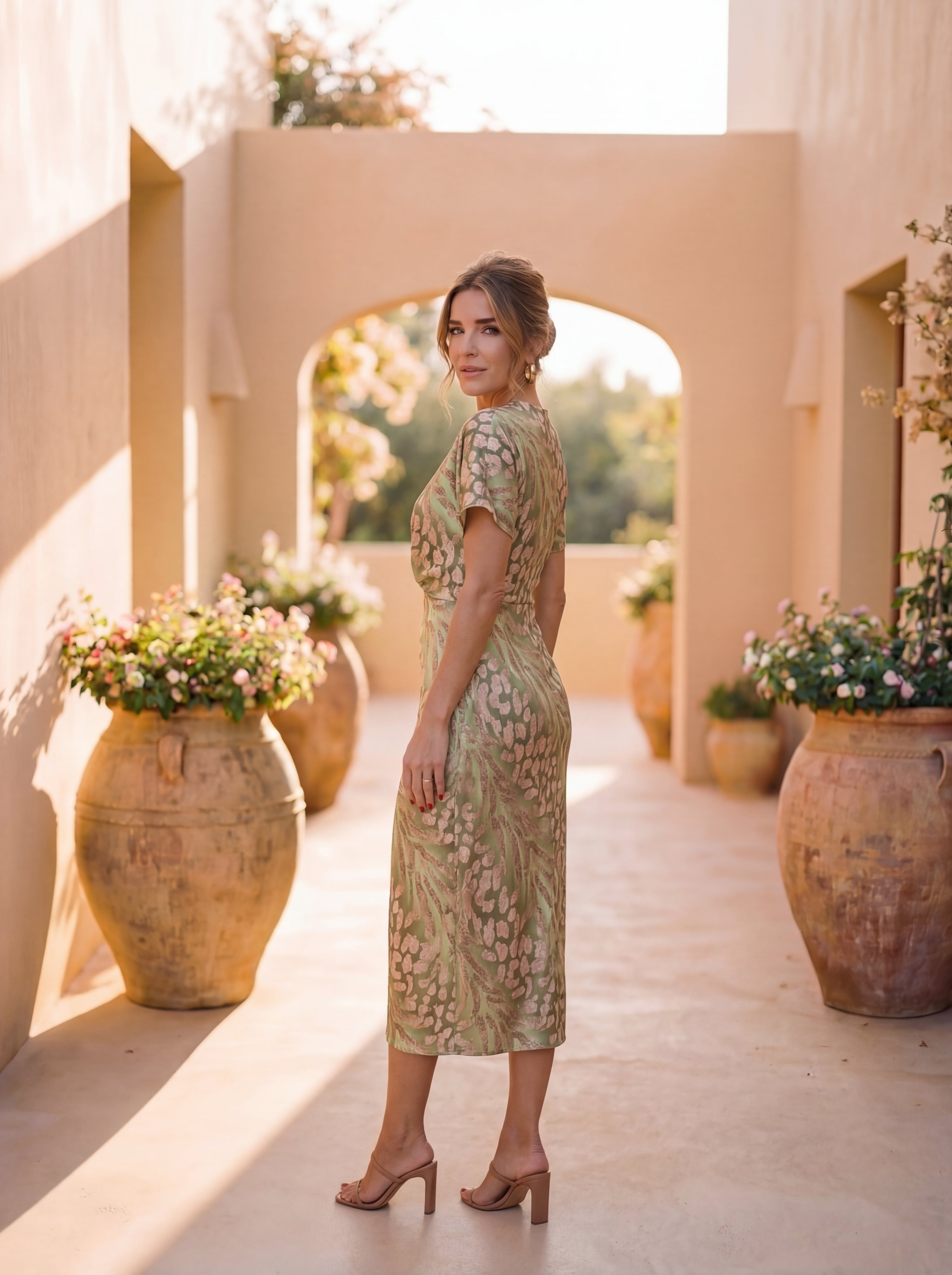 QUEENWAY | Elegant Dress In Lightweight And Flowing Fabric
