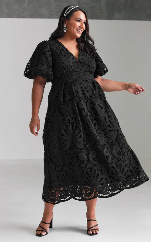 QUEENWAY | Hazelle Lace Maxi Dress - Hot Pink