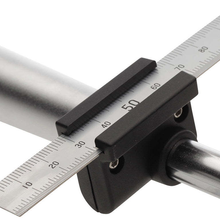 Derailleur hanger alignment tool