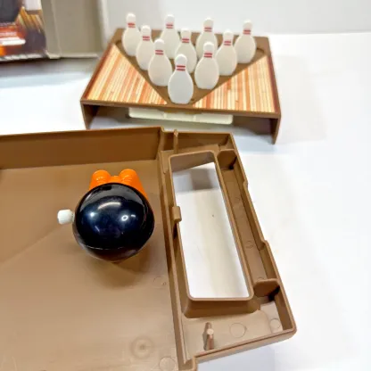 Vintage-Style Tabletop Bowling Game – Wind-Up Walking Ball, Retro Family Fun 