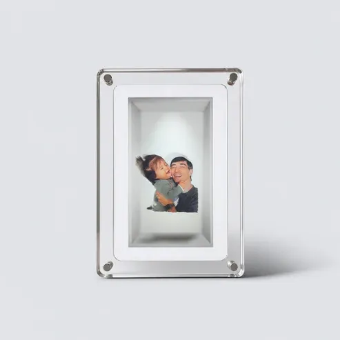 Holographic Photo & Video Frame Bring Your Favorite Memories to Life
