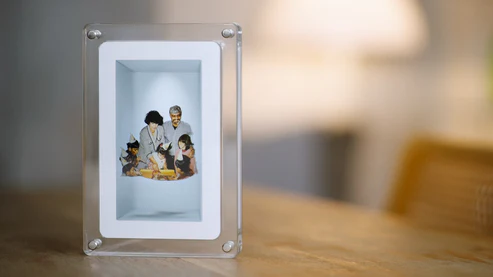 Holographic Photo & Video Frame Bring Your Favorite Memories to Life