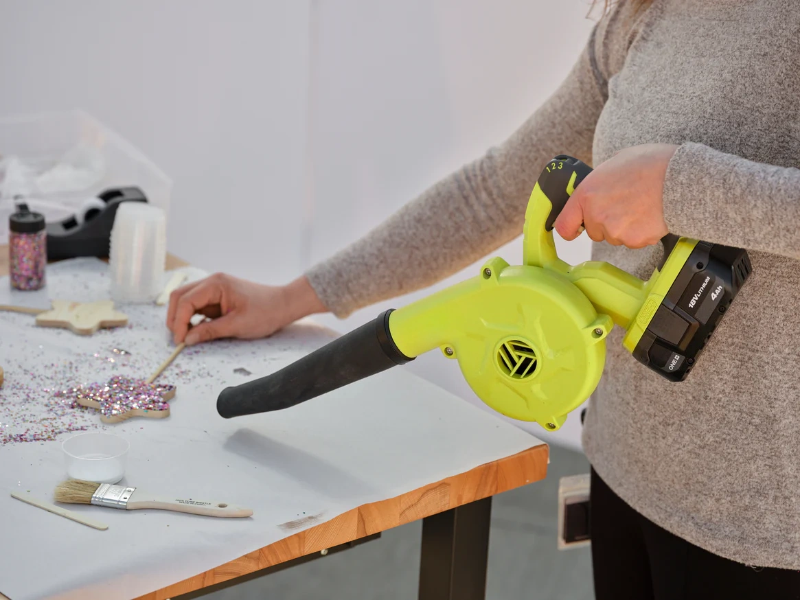 Rechargeable Workshop Blower for Fast Cleanup