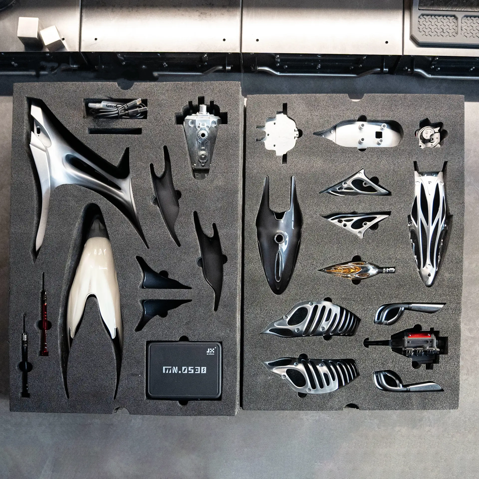 Mechanical Humpback Whale Model|The Majesty of the Ocean, Reimagined in Metal