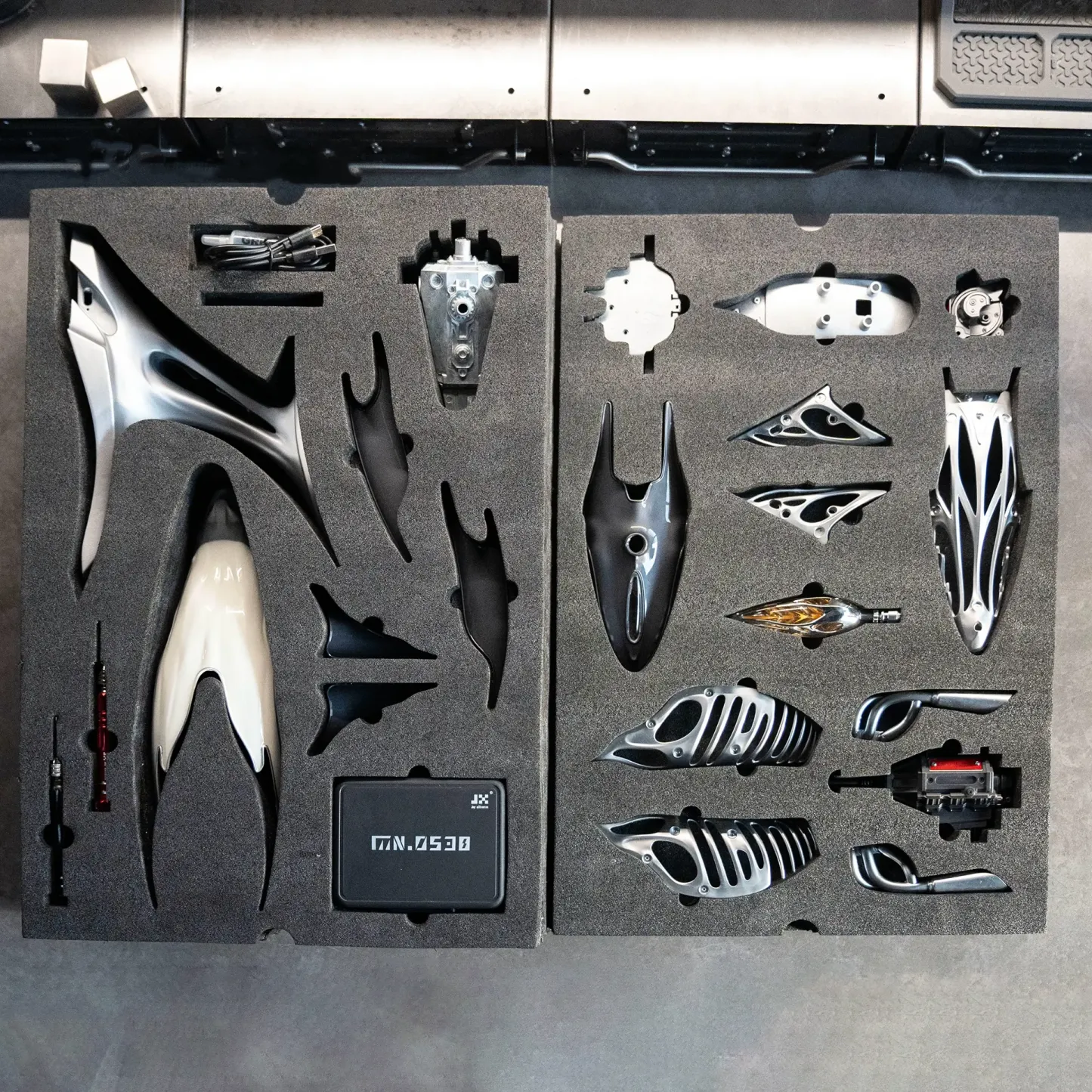 Mechanical Humpback Whale Model|The Majesty of the Ocean, Reimagined in Metal