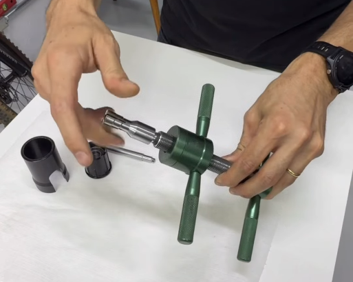 Bike Bearing Extractor Set with Multiple Expansion Adapters