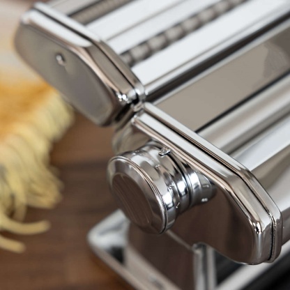 Kitchen Pasta Maker with 10 Thickness Levels for Custom Noodles