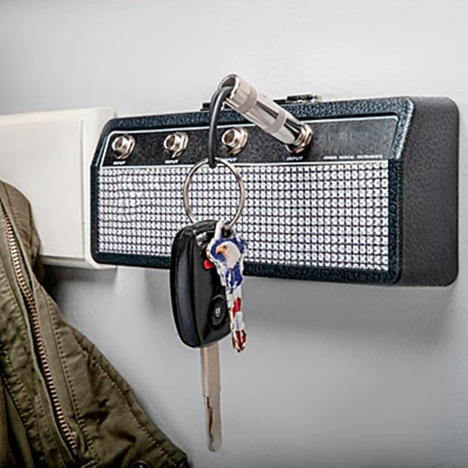 Retro radio-shaped keychain holder