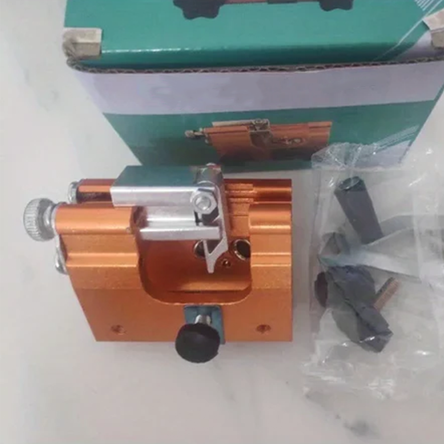 Handheld chainsaw sharpener requires no batteries