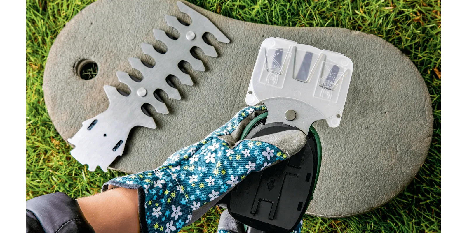 Cordless 3.6V Grass & Shrub Shear – Lightweight Dual-Blade Garden Trimmer