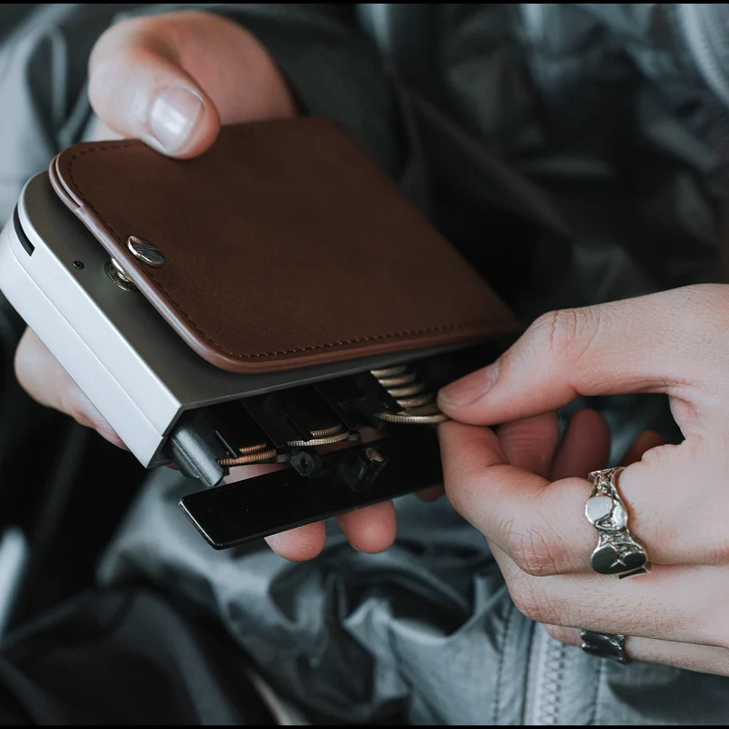 Automatic Coin Sorting Wallet – Quick-Access Magazine