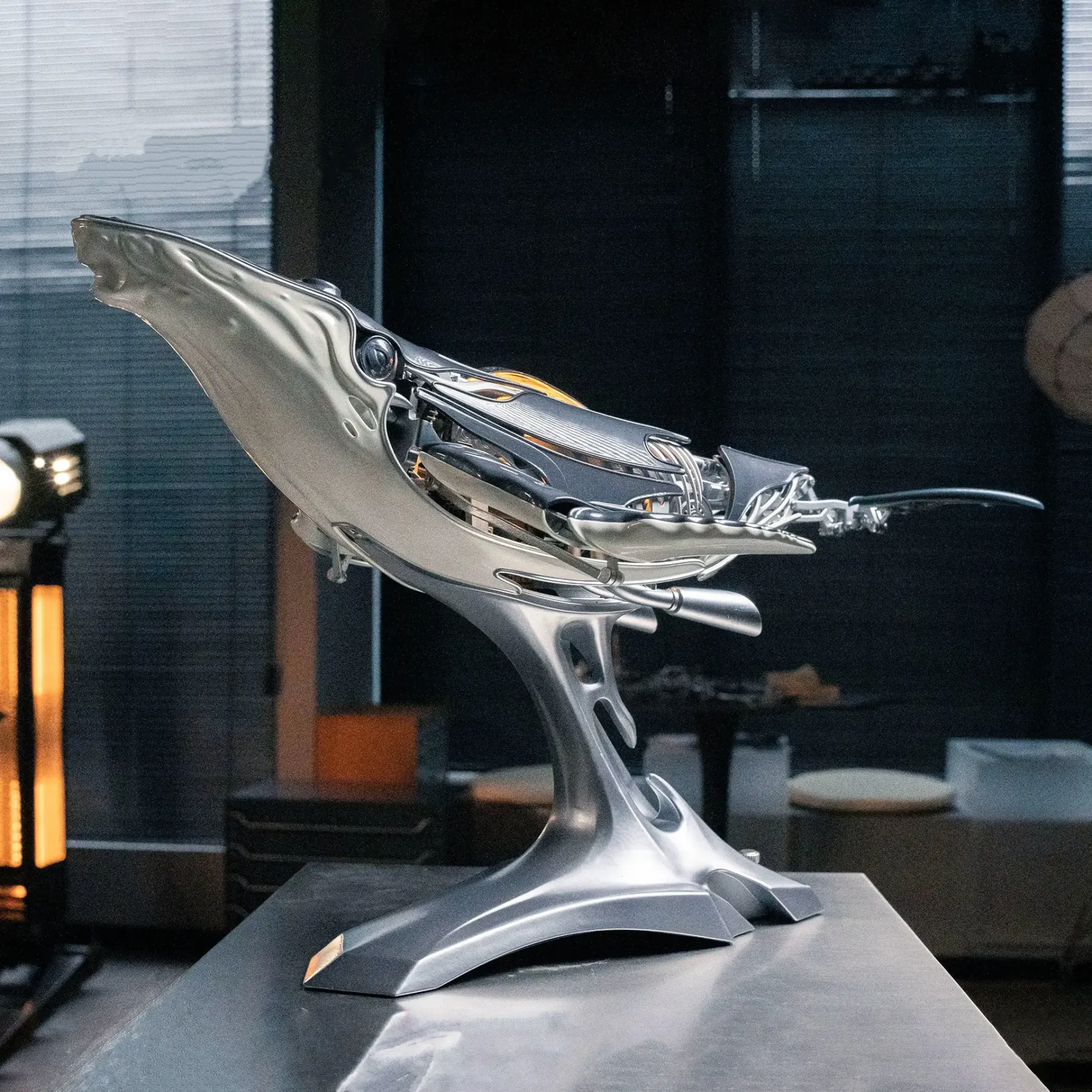 Mechanical Humpback Whale Model|The Majesty of the Ocean, Reimagined in Metal