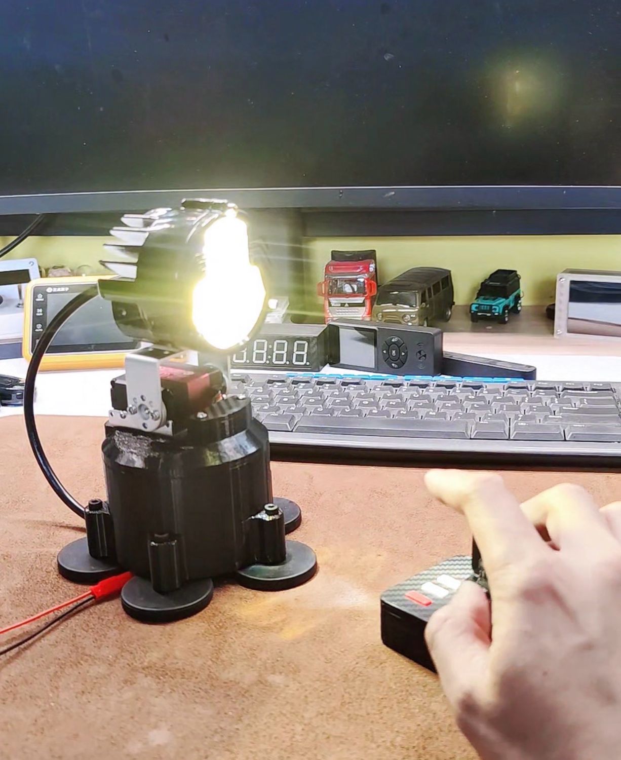 Remote-Controlled Magnetic Searchlight Mount