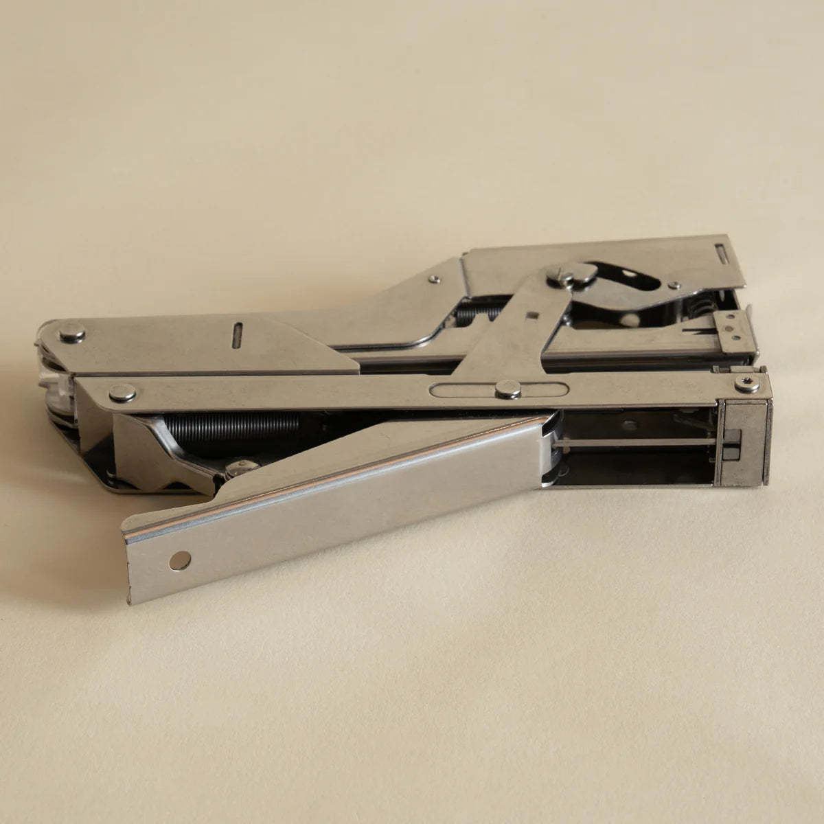 Portable and compact corner nail gun