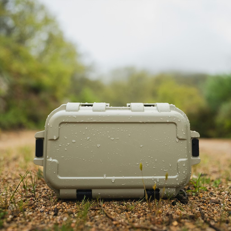 Dustproof and waterproof gearbox