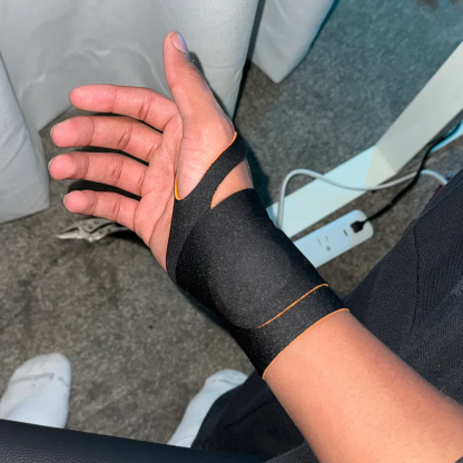 Ultra-thin wristband to relieve carpal tunnel syndrome