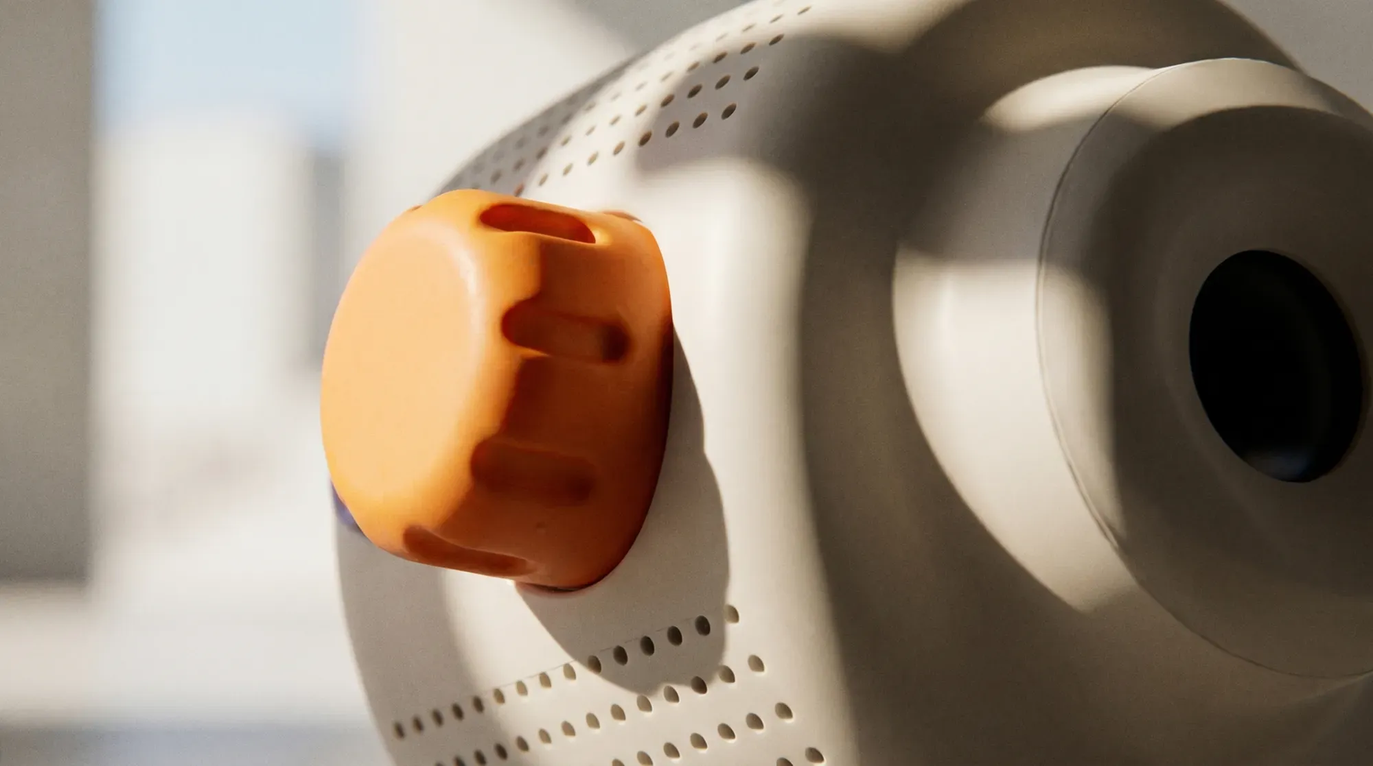 A World Inside a Speaker– Ever-Changing Soundscapes from Tiny Living Worlds
