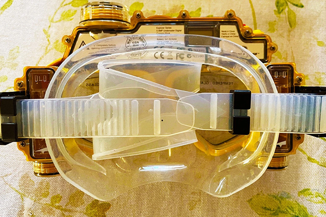 5-megapixel underwater digital camera mask