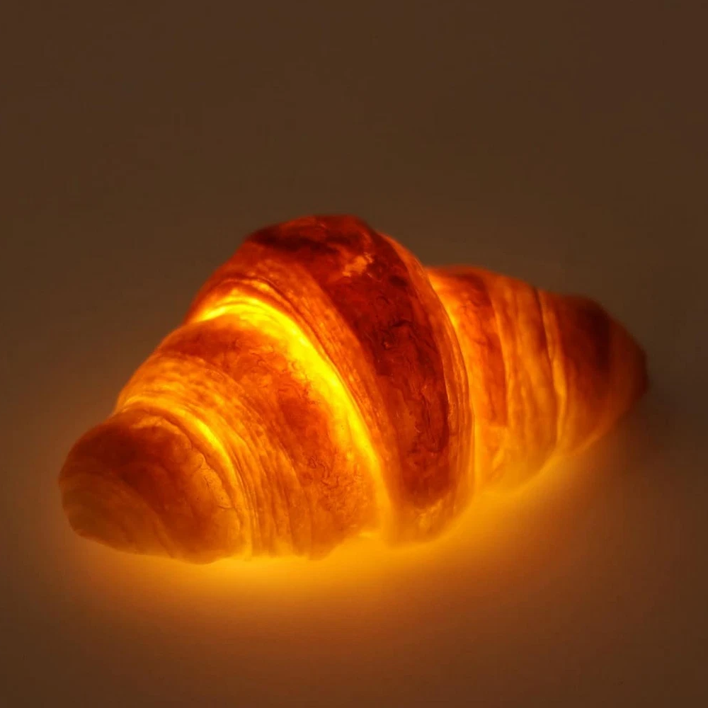 Realistic Bread-Shaped Ambient Light