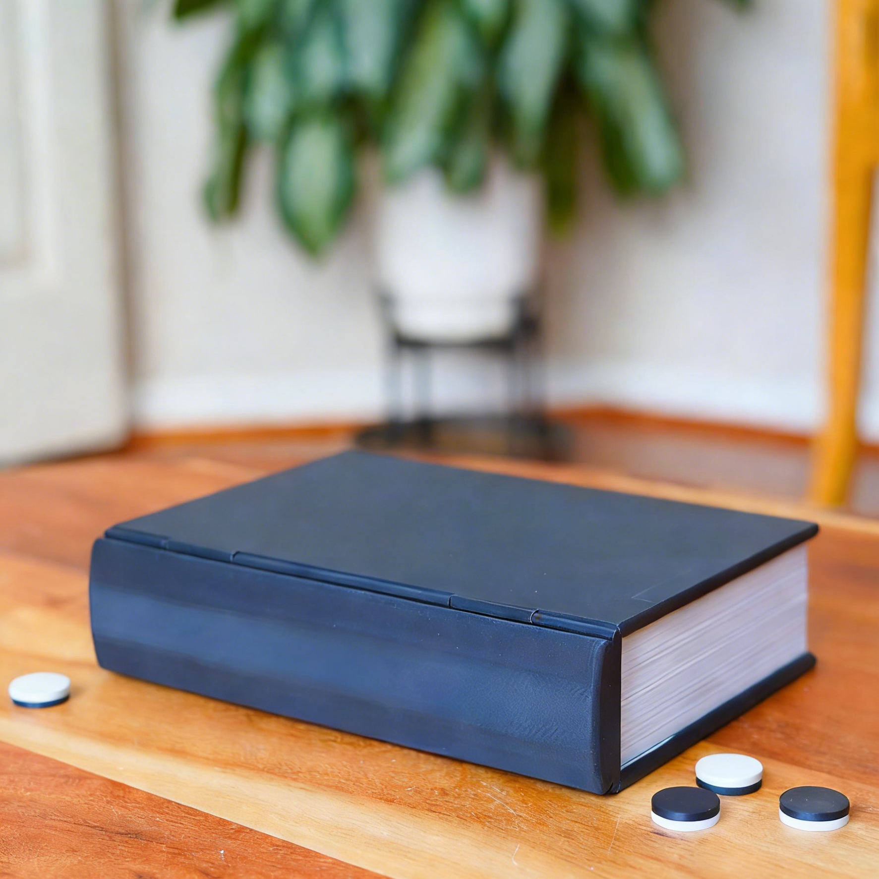 Classic Reversi Game Book | Creative Design | Magnetic Cover | Easy Storage