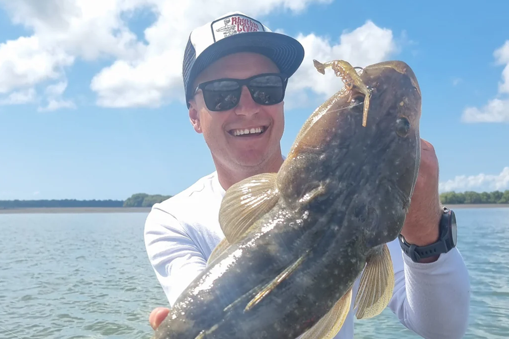 Simulated shrimp-shaped fish bait