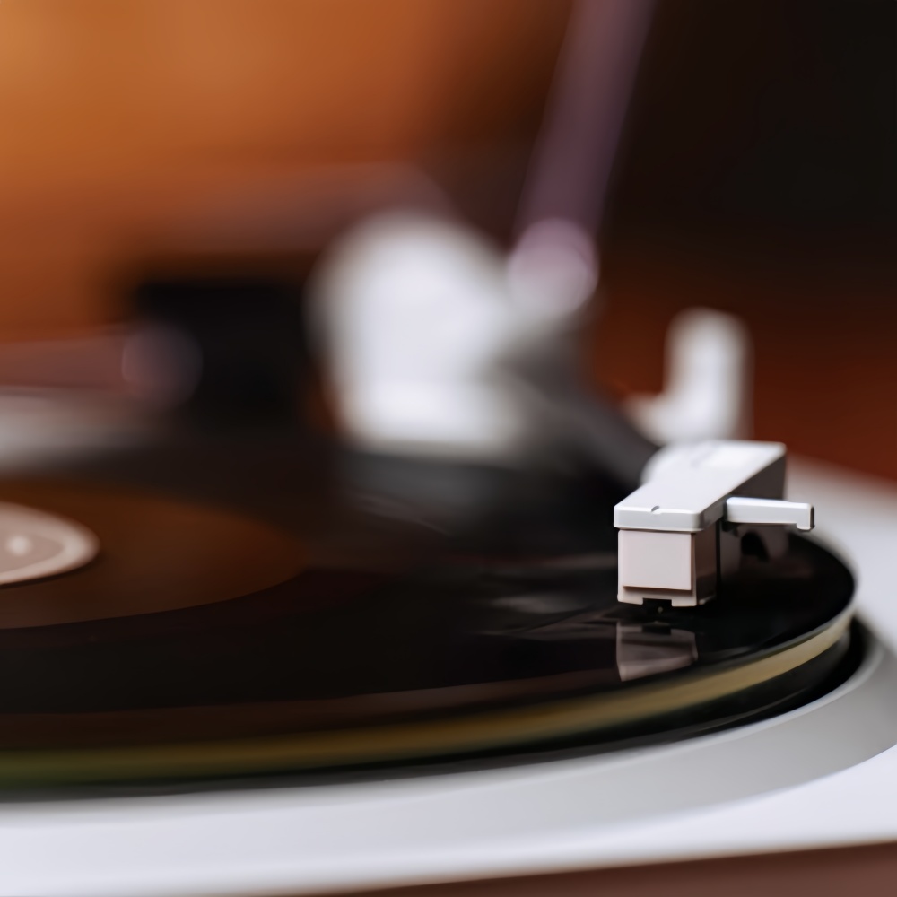 Ultra-Slim Automatic Turntable – One-Touch Vinyl Playback