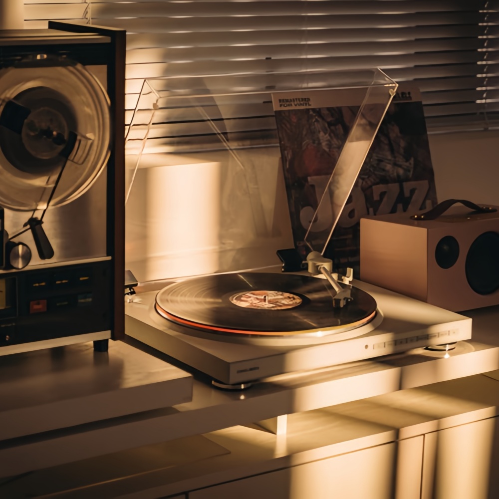 Ultra-Slim Automatic Turntable – One-Touch Vinyl Playback
