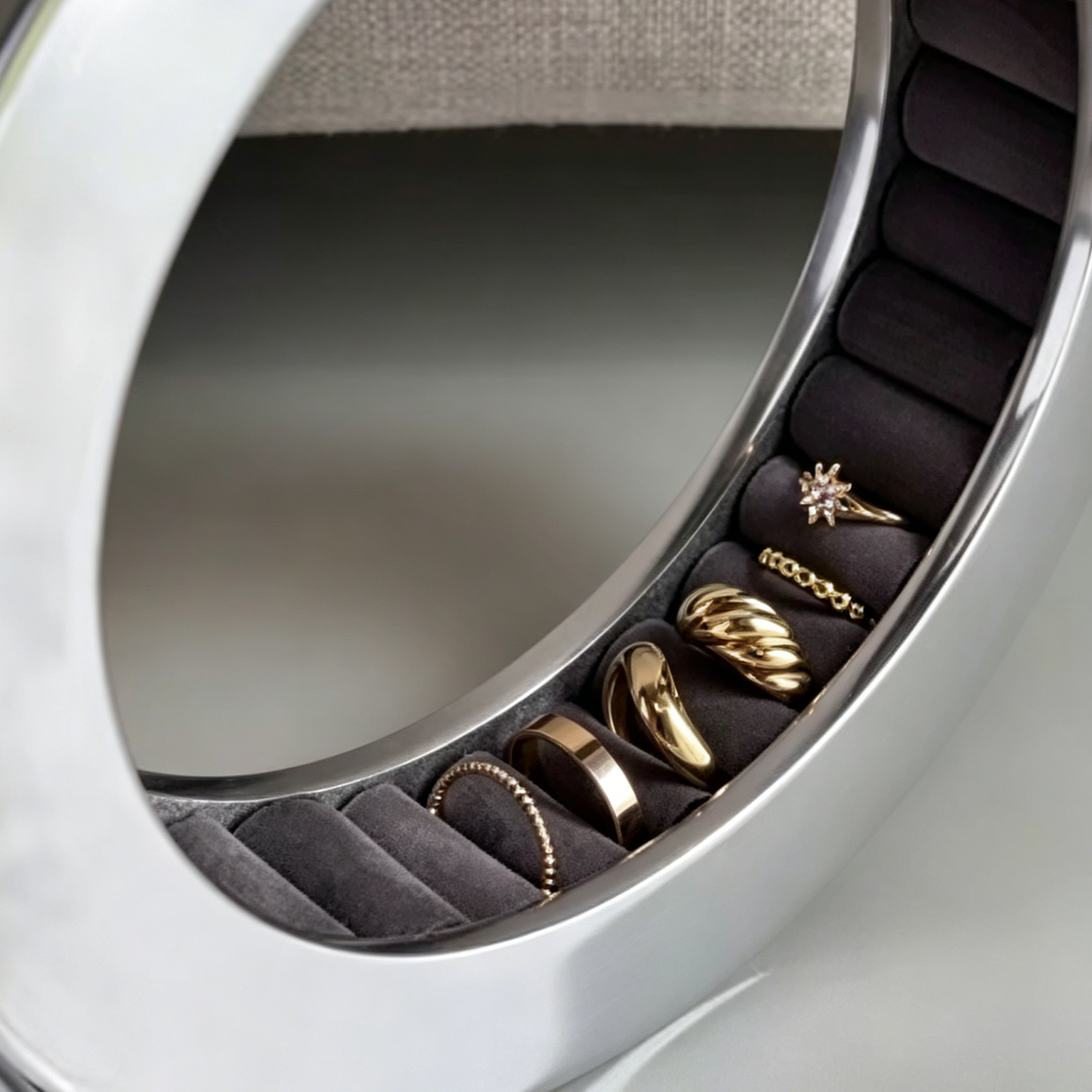Metal jewelry storage box