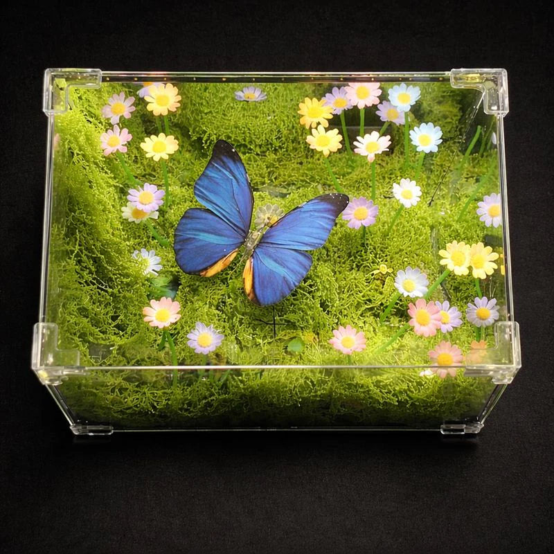 Butterfly Infinity Box – Life-Like Motion with Endless Reflection and Calming Lighting