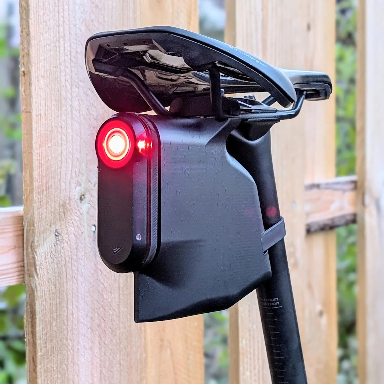 Aerodynamic Saddle Bag – Compact Bike Tool Pouch for Road Essentials