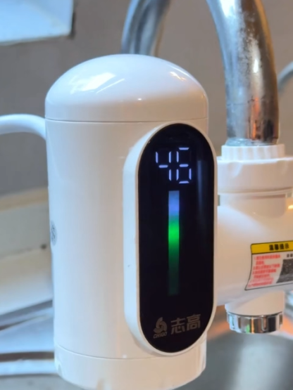  [TÜV GS Zertifiziert] Digitaler Sofort-Durchlauferhitzer | 3 Sek. Warmwasser | A+++ Energiesparend | Testurteil: SEHR GUT (1,2) | Passt auf alle Armaturen 🔥