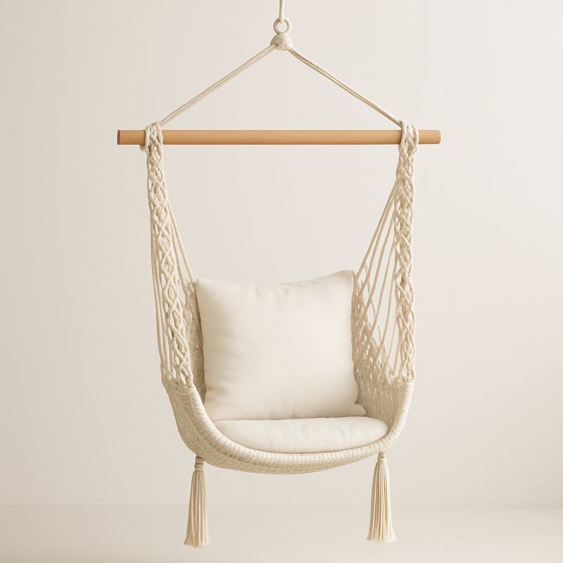 Hengestol i makramé av bomull med trestang kremfarge-Decohogarvida