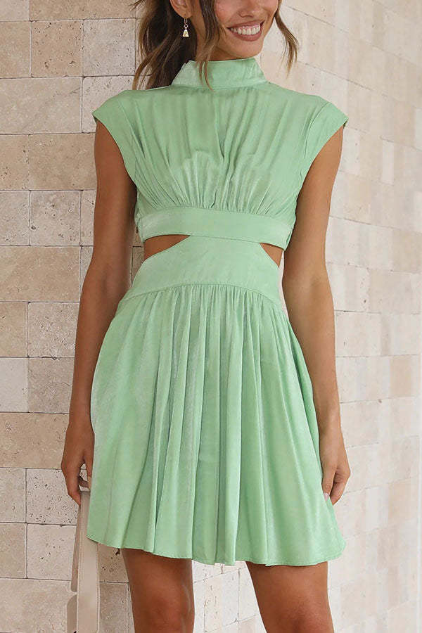 Μίνι φόρεμα διακοπών με κοψίματα στη μέση και ντεκολτέ για το καλύτερο μέρος της ημέρας