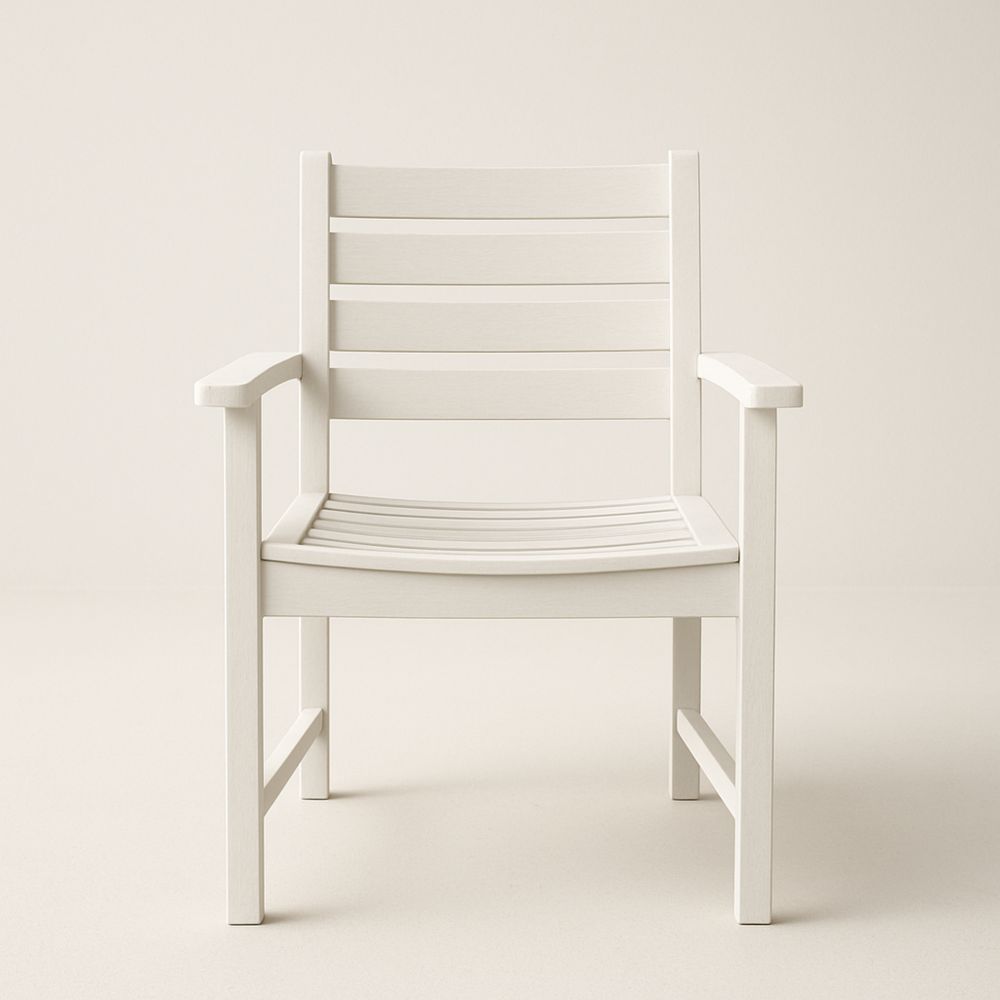 Hvit utendørs stol i malt tre