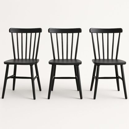 Sett med 3 svarte trestoler