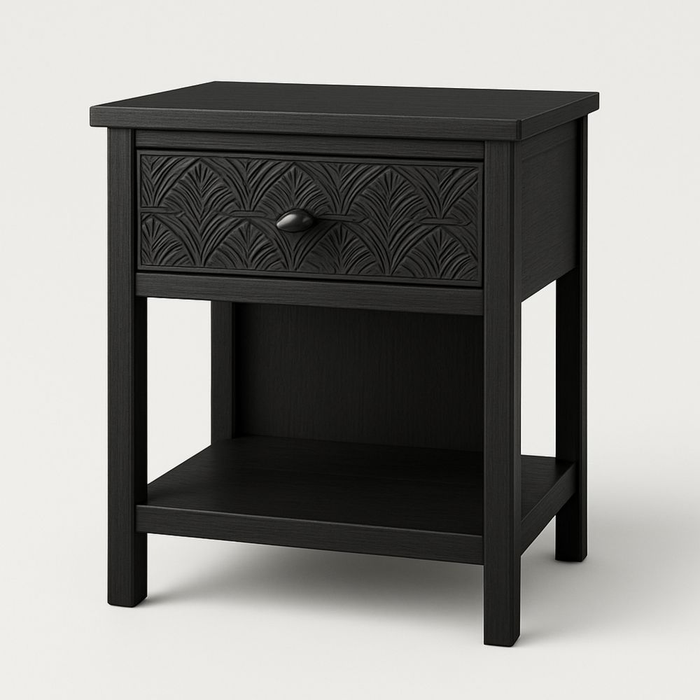 Nattbord i svart treverk med skuff og mønster