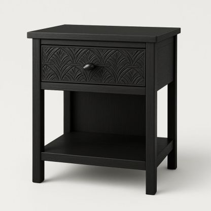 Nattbord i svart treverk med skuff og mønster