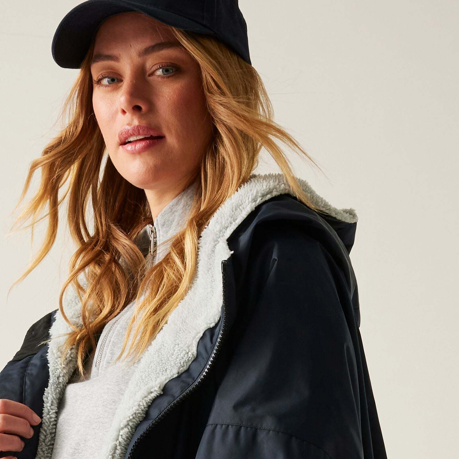 Regata 🔥2026 Winter Hot Sale🔥 2026 New Outdoor Active Adults Waterproof Changing Robe