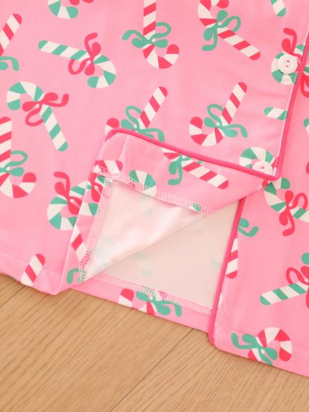 2 pieces of ladies' Christmas cane candy printed short sleeved shorts sleepwear set with buttons, collars, bows, suitable for comfortable and casual home wear in all seasons 2 pieces of ladies' Christmas cane candy printed short sleeved shorts sleepwear set with buttons, collars, bows, suitable for comfortable and casual home wear in all seasons