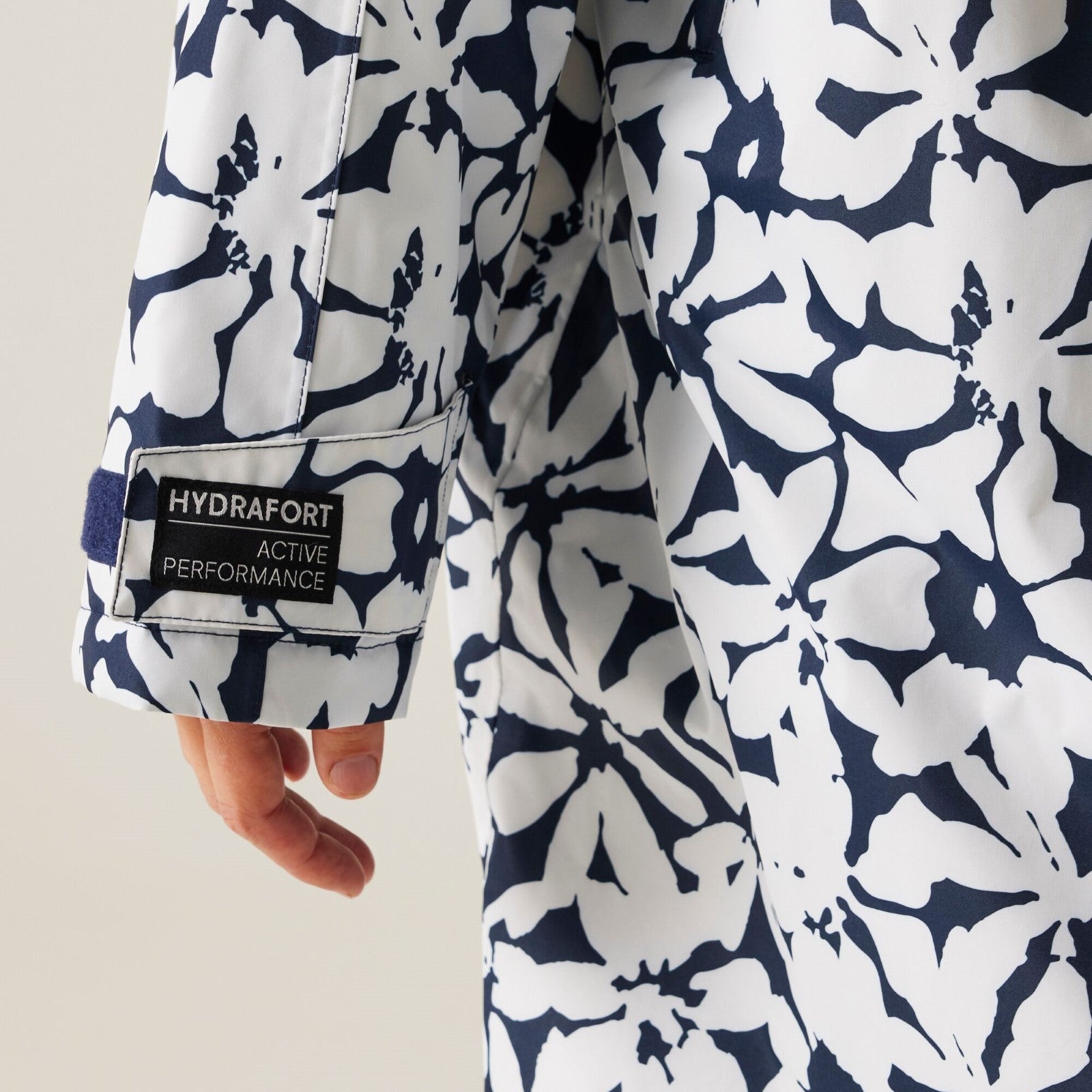 Regata 🔥2026 Winter Hot Sale🔥 2026 New Outdoor Active Adults Waterproof Changing Robe