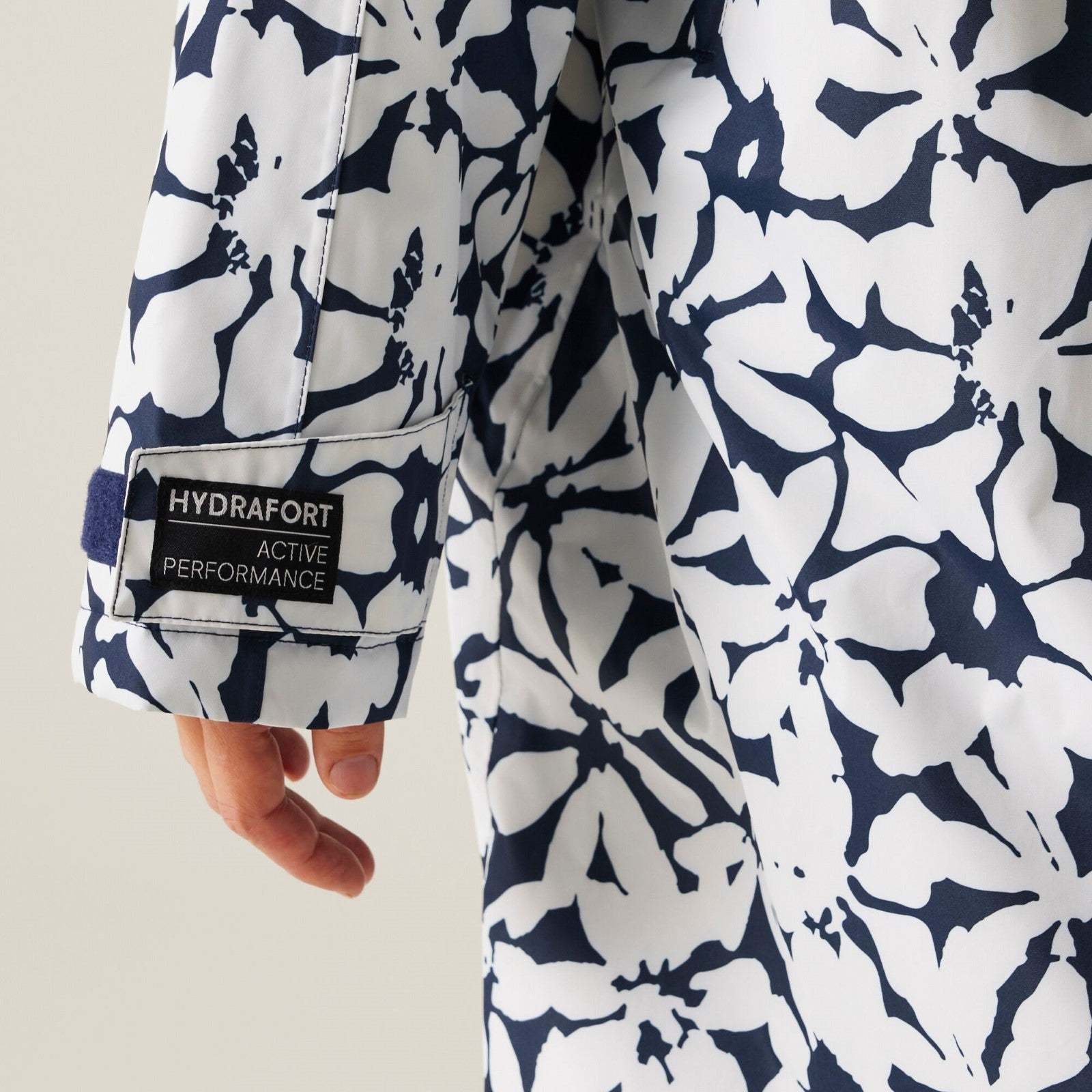 Regata 🔥2026 Winter Hot Sale🔥 2026 New Outdoor Active Adults Waterproof Changing Robe