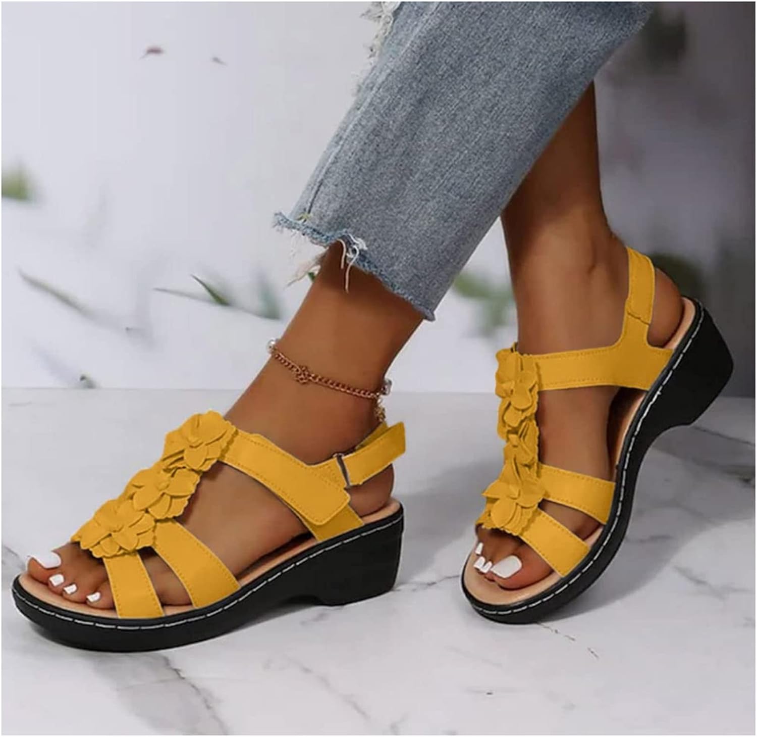 🎁 Oferta por tiempo limitado: 30% de descuento 🔴 Sandalias ajustables de tacón abierto con estampado floral 🦶 Elegantes e ideales para pies planos y para aliviar el dolor de talón ✅ Disponibles en varias tallas