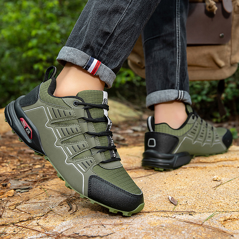 Scarpe ortopediche dal design ergonomico per dolori alla schiena, alle articolazioni e ai piedi: adatte a tutti gli uomini