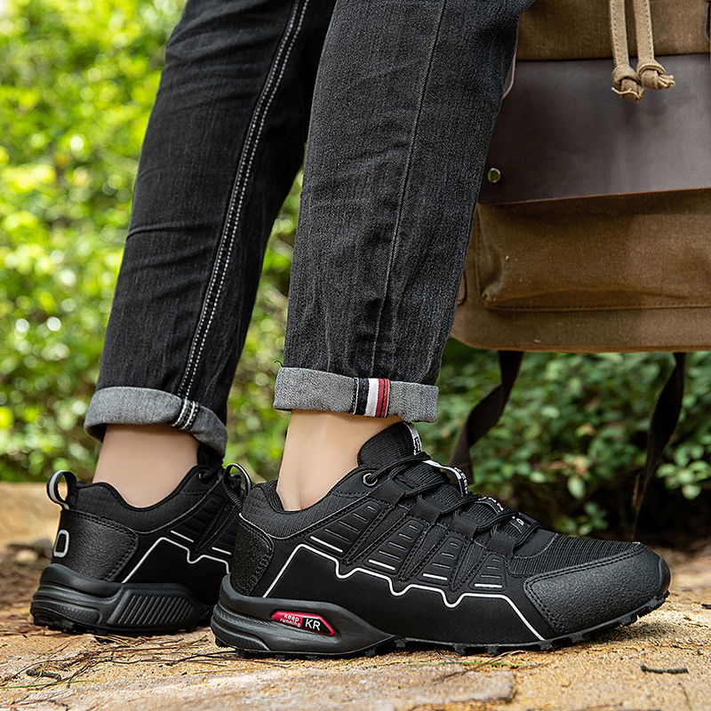 Scarpe ortopediche dal design ergonomico per dolori alla schiena, alle articolazioni e ai piedi: adatte a tutti gli uomini