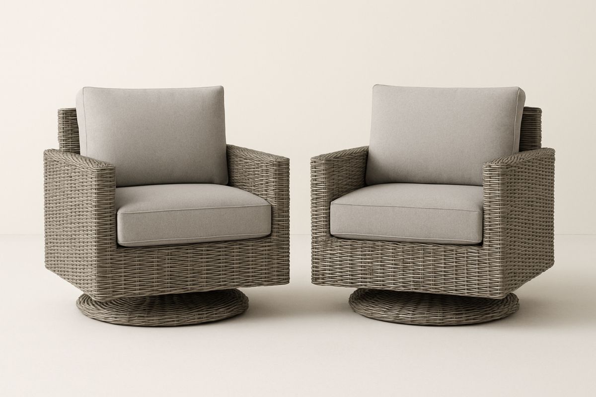 Sett med 2 rottingstoler med polyesterputer grå