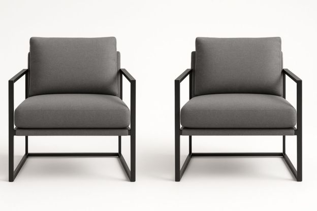 Sett med to metallramme armlenestoler med polyester polstring