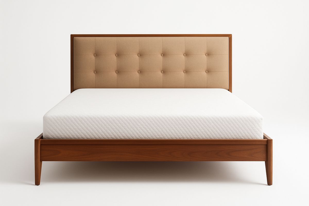 Dobbeltseng i tre med polstret hodegjerde 200x150 cm