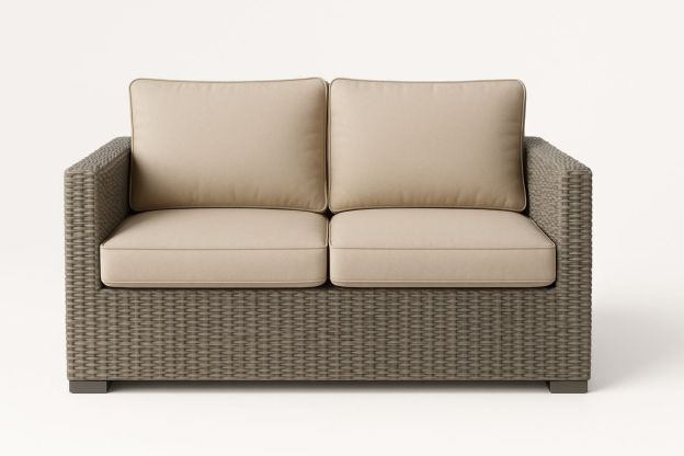 To-seter sofa i syntetisk rotting med polyestertrekk