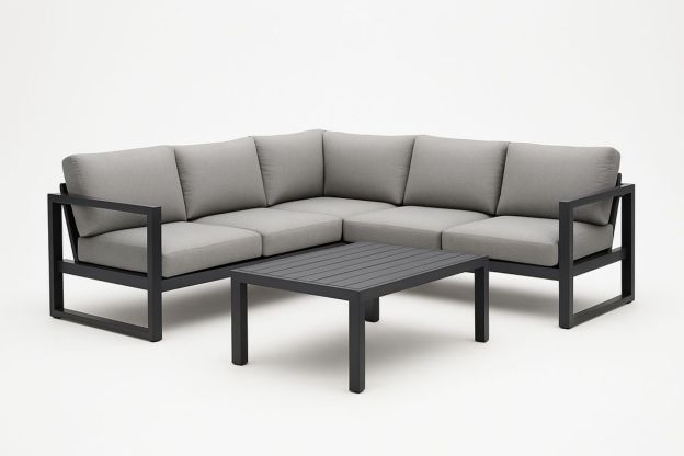 Hjørnesofa i aluminium med grå puter og bord i metall